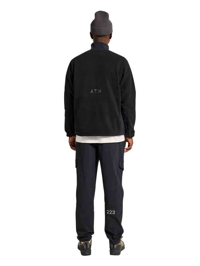 HALO TEDDYFLEECE PULLOVER, BLACK, model