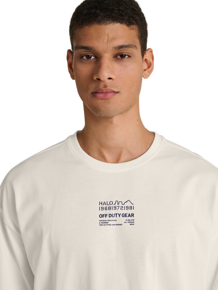 HALO GRAPHIC BOXY T-SHIRT, MARSHMALLOW/ASTRAL AURA/ASTRAL, model