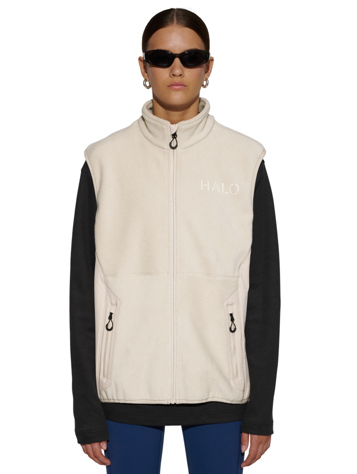 HALO ATW TEDDY FLEECE VEST, OYSTER GRAY, model