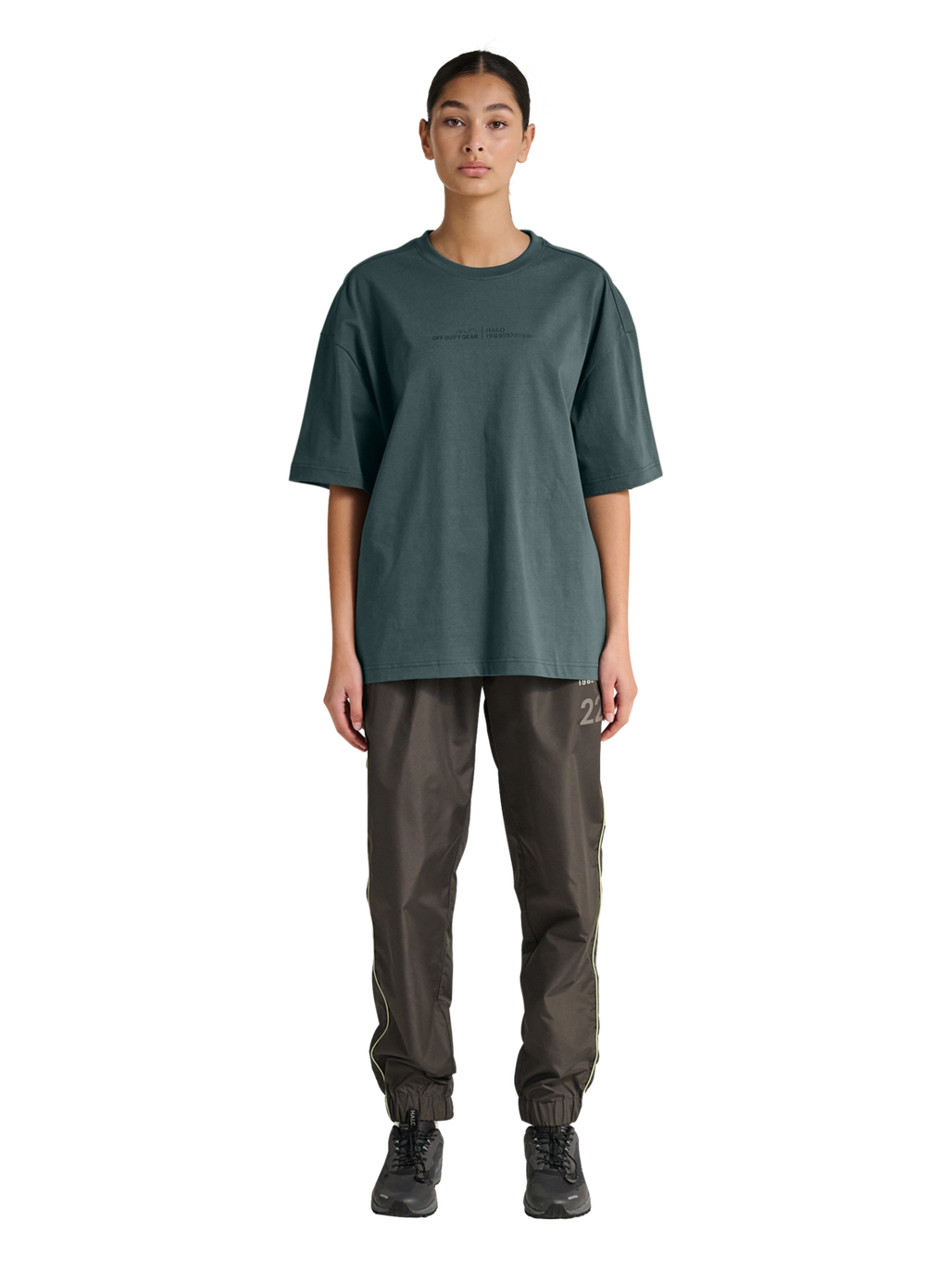 HALO GRAPHIC BOXY T-SHIRT, GARDEN TOPIARY, model