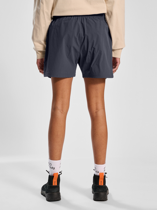 HALO SHORT, EBONY, model