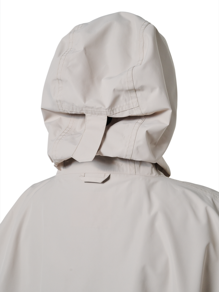 HALO RAINCOVER, SILVER LINING, model
