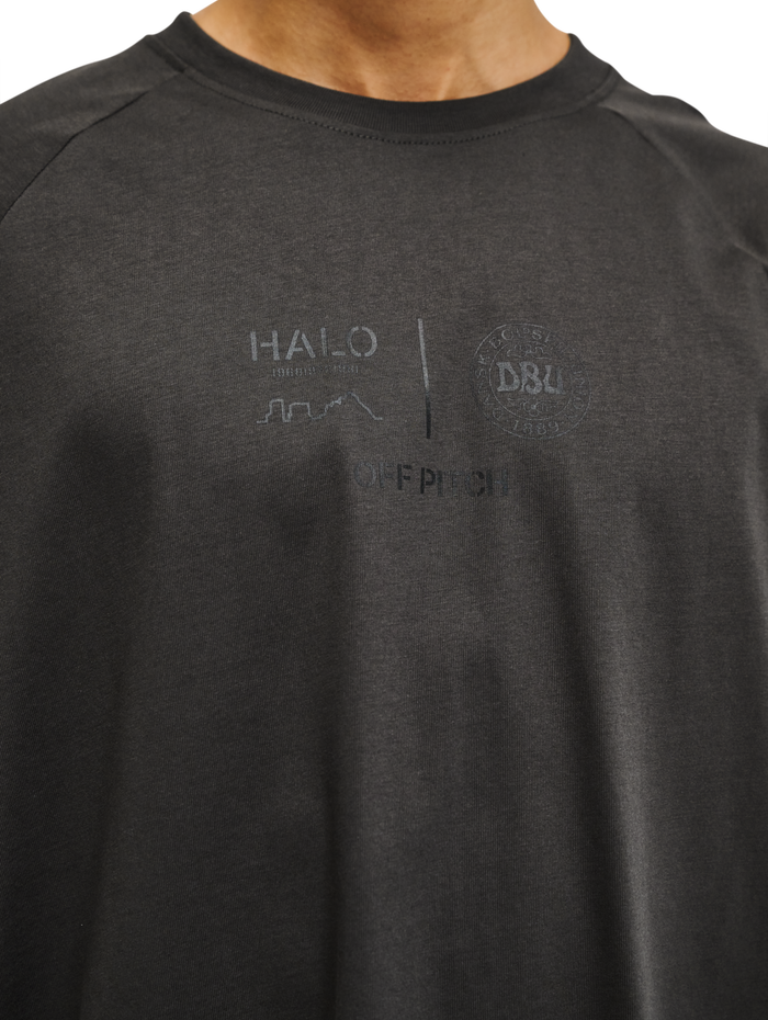 HALO DBU BOXY T-SHIRT, RAVEN, model