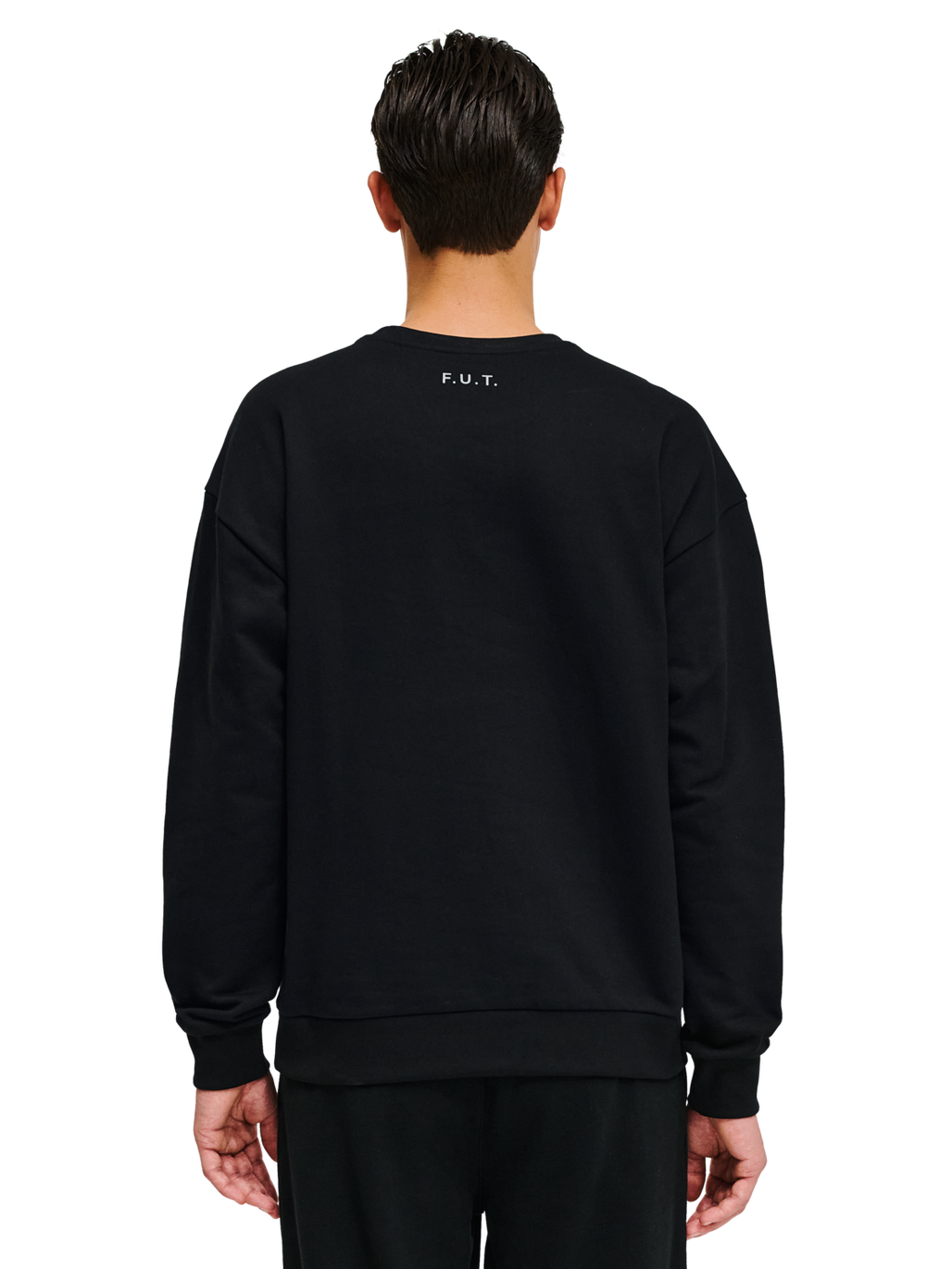 HALO ESSENTIAL CREW, BLACK, model