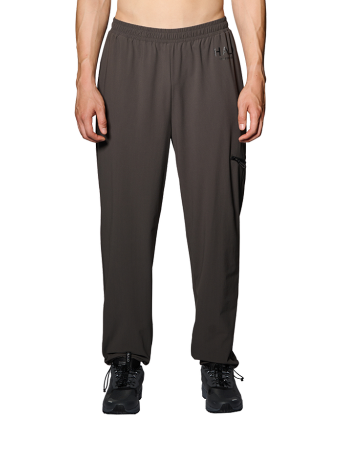 HALO AIRBORNE PANTS, RAVEN, model