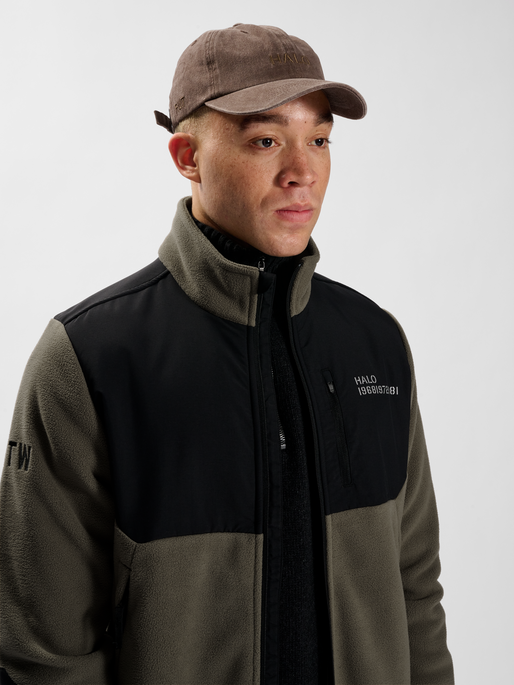 HALO BLOCKED ZIP FLEECE, MOREL, model