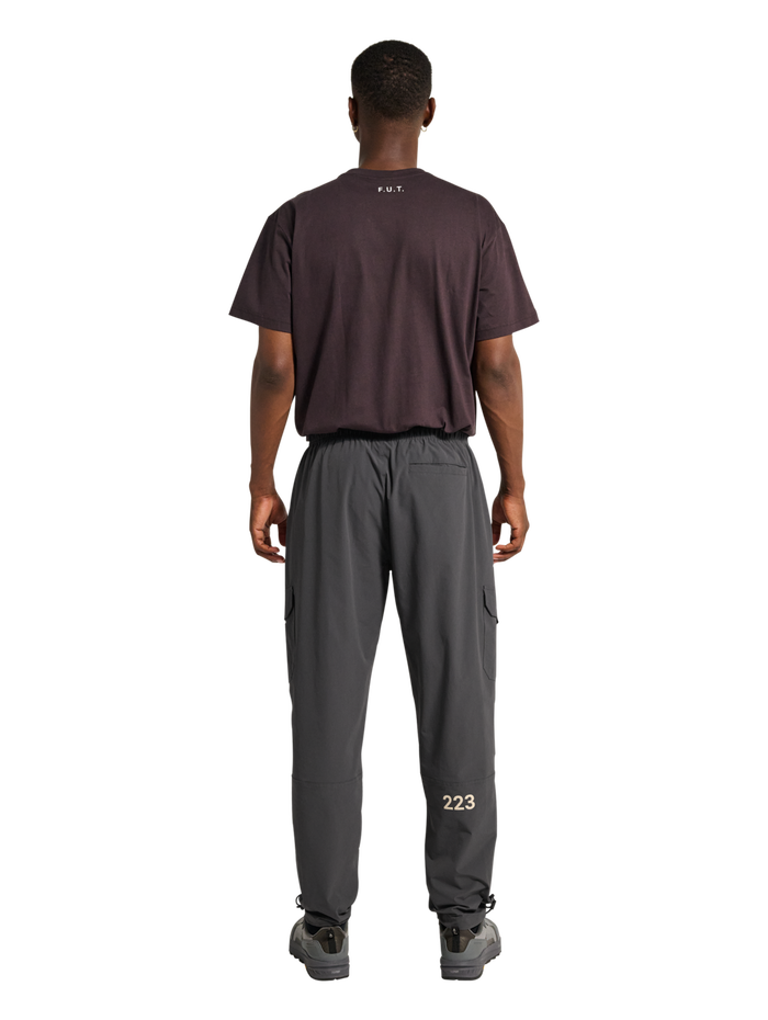 HALO TRAIL PANTS, ASPHALT, model