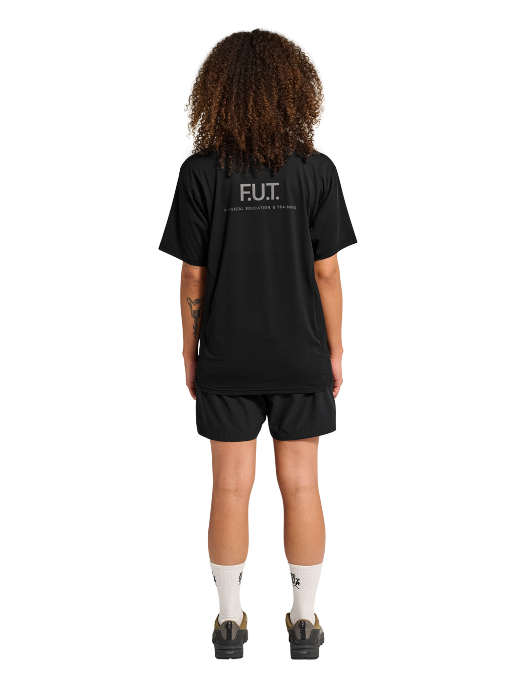 HALO SCOUT SS T-SHIRT, BLACK, model
