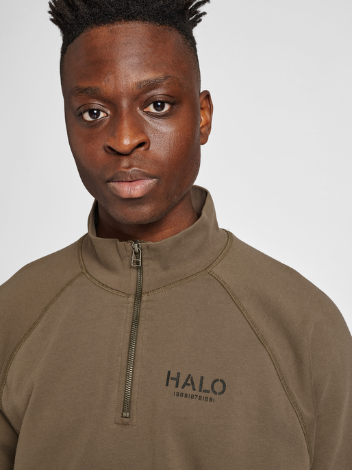 HALO COTTON HALFZIP, MAJOR BROWN, model