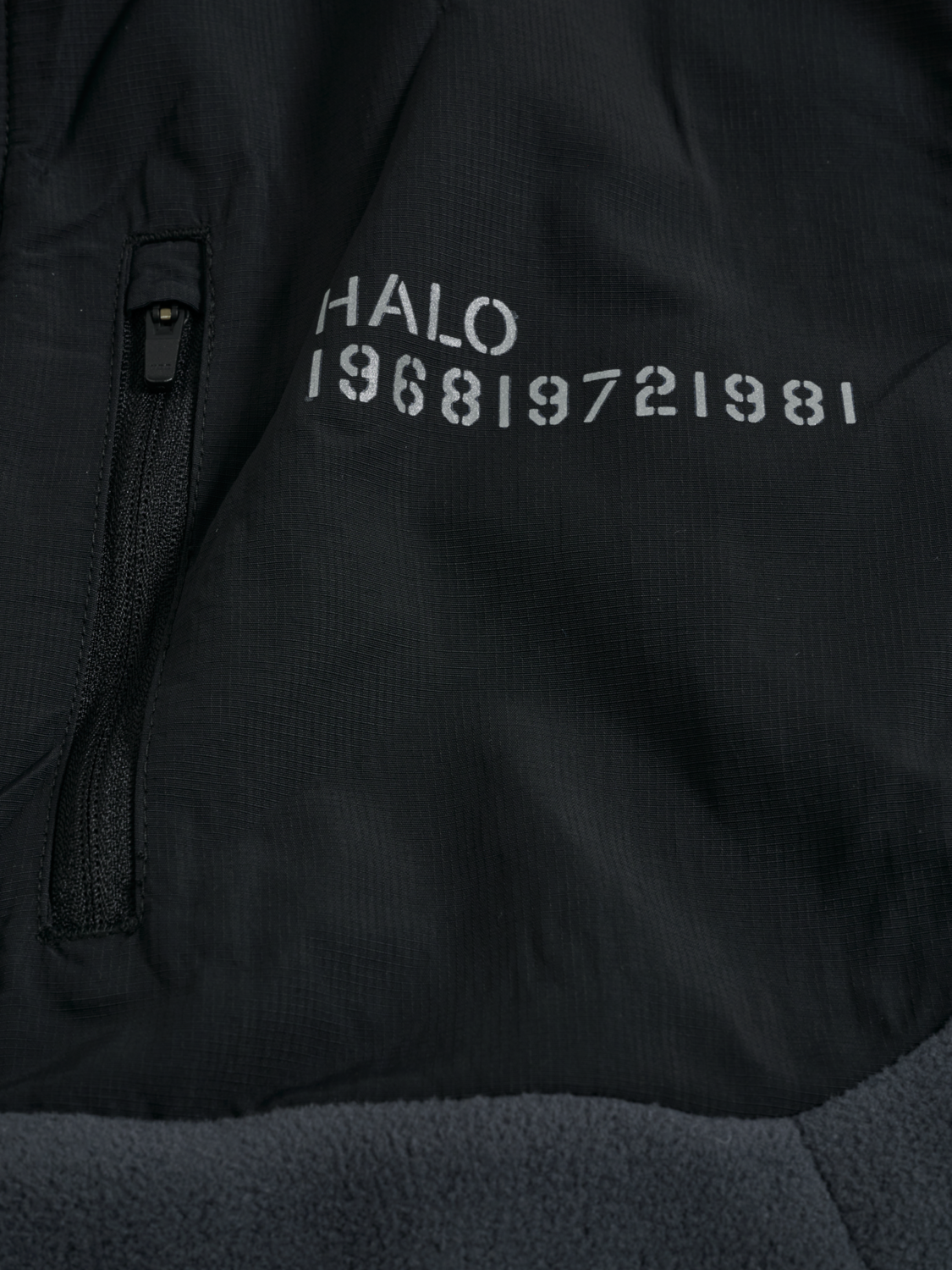 HALO BLOCKED ZIP FLEECE, EBONY, packshot