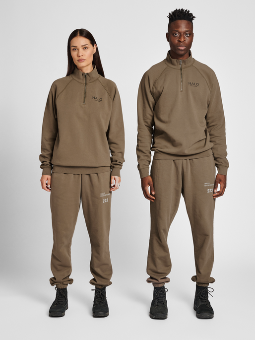 HALO COTTON HALFZIP, MAJOR BROWN, model