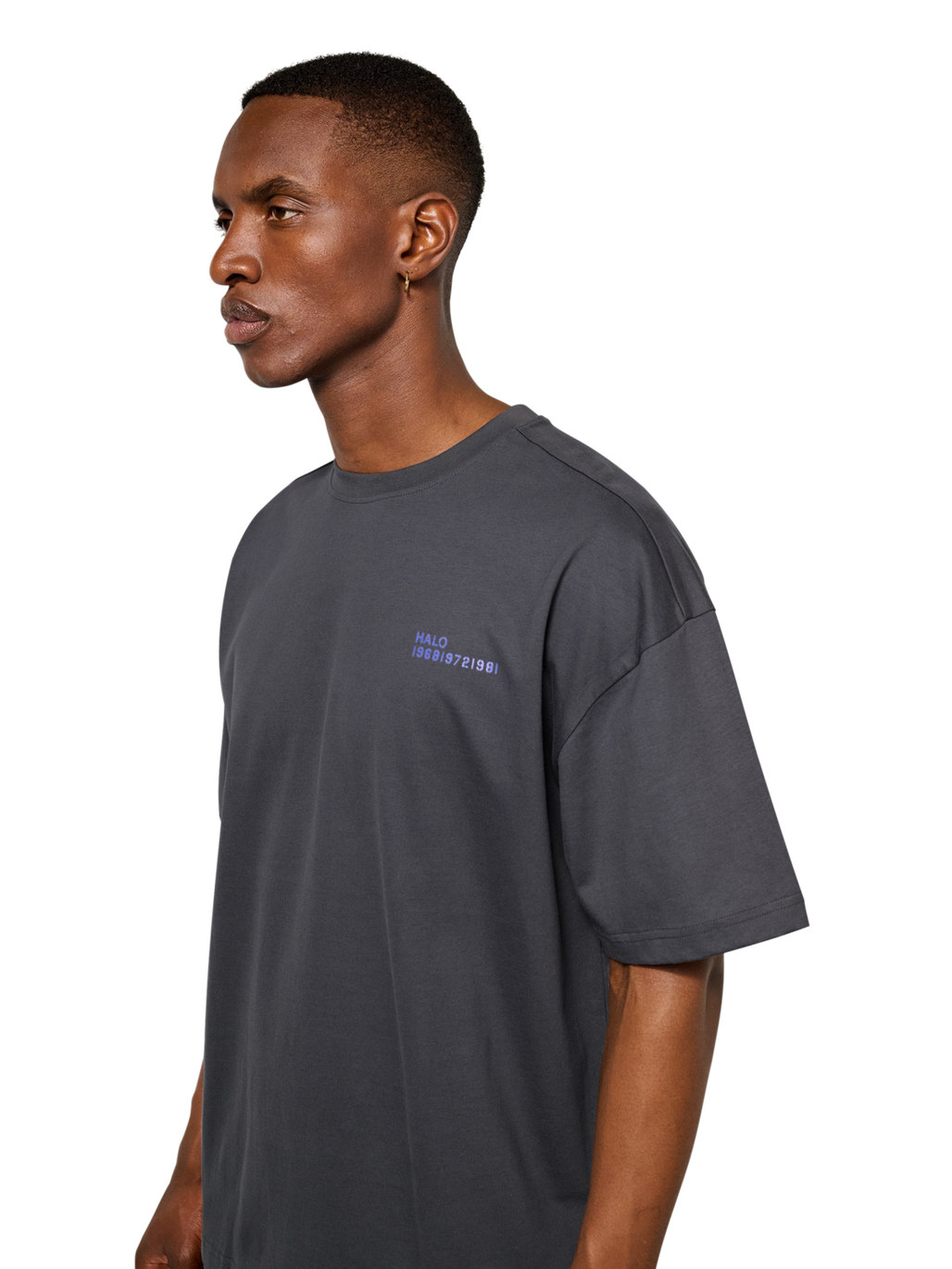 HALO GRAPHIC BOXY T-SHIRT, ASPHALT/NEON BLUE, model