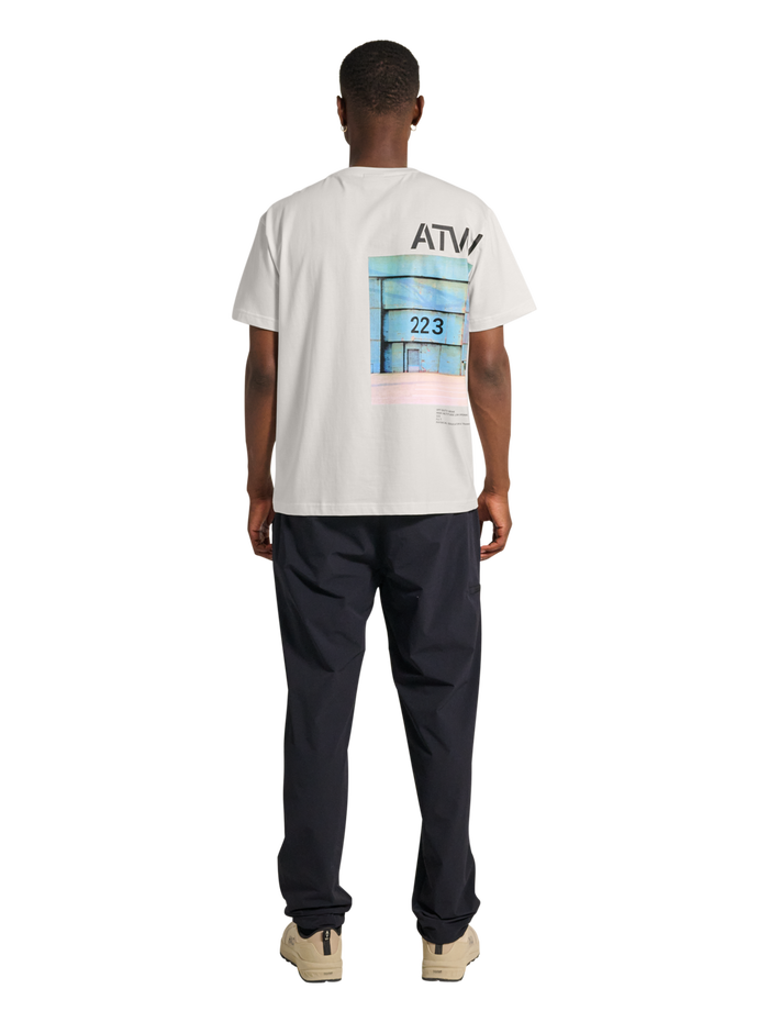 HALO GRAPHIC T-SHIRT, MARSHMALLOW, model