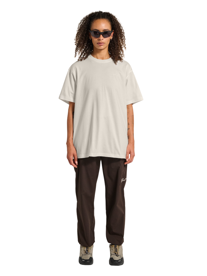 HALO LOGO T-SHIRT, MARSHMALLOW, model