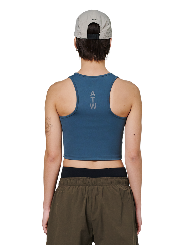HALO WOMEN TRAINING TOP, DARK SLATE, model