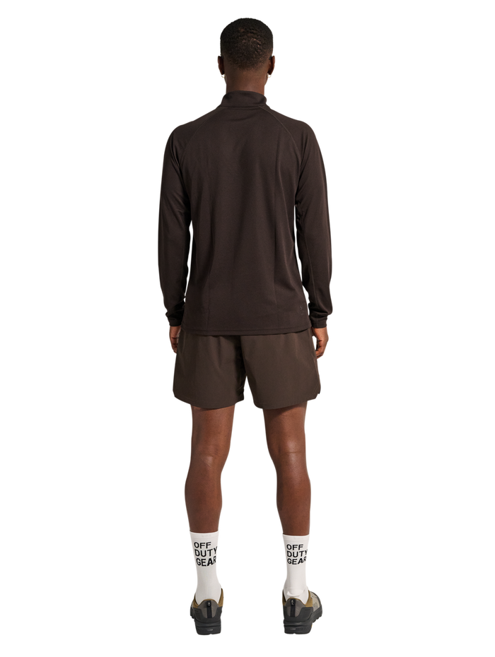 HALO SORONA HALF ZIP, CHOCOLATE TORTE, model