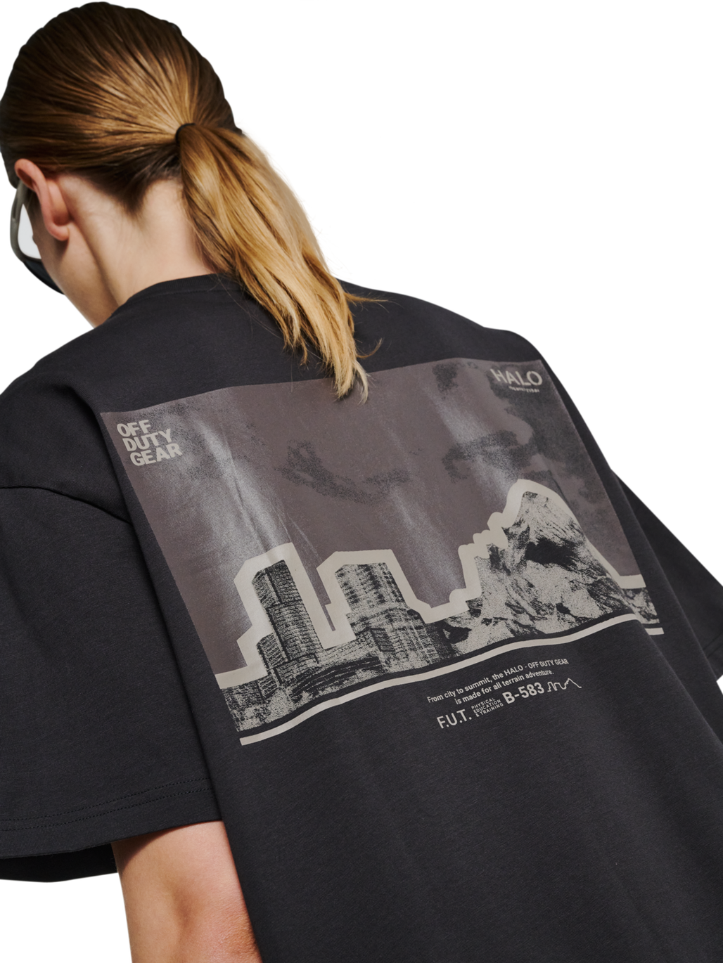HALO GRAPHIC T-SHIRT 05, RAVEN, model
