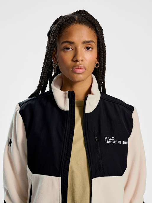 HALO BLOCKED ZIP FLEECE, OYSTER GRAY, model