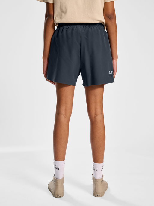 HALO 2-IN-1 TRAINING SHORTS, EBONY, model