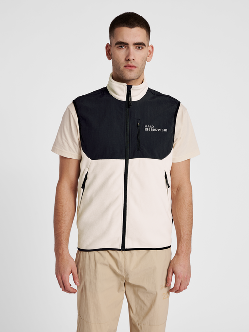 HALO BLOCKED FLEECE VEST, SILVER BIRCH, model