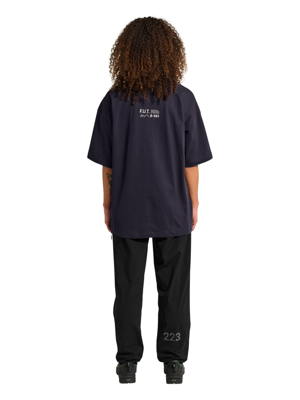 HALO GRAPHIC BOXY T-SHIRT, DEEP WELL, model