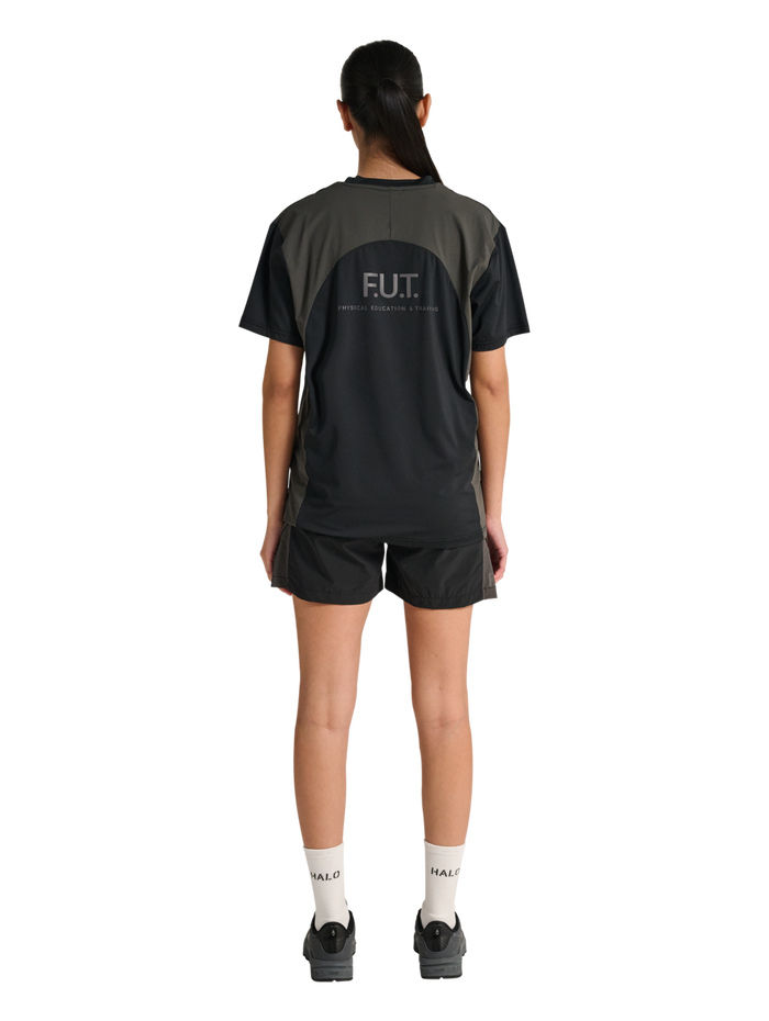 HALO DIVISION T-SHIRT, BLACK, model