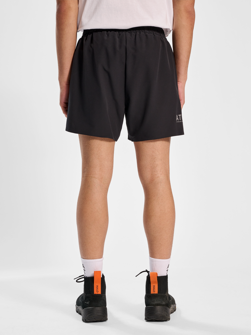 HALO 2-IN-1 TRAINING SHORTS, BLACK, model