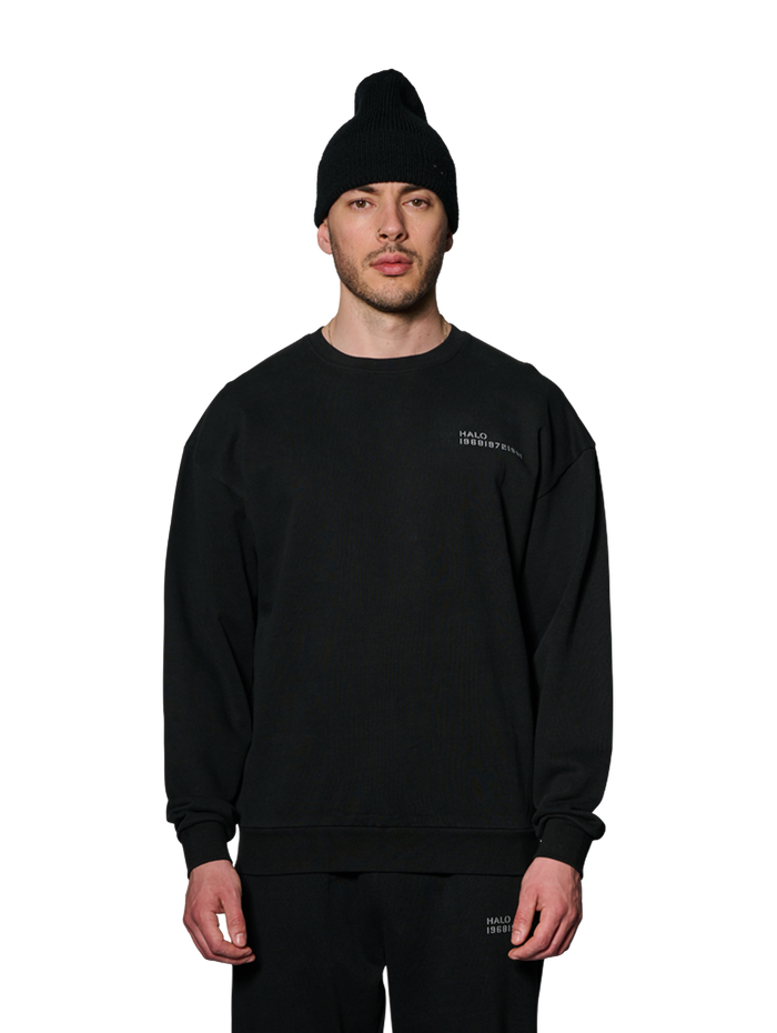 HALO ESSENTIAL CREW, BLACK, model