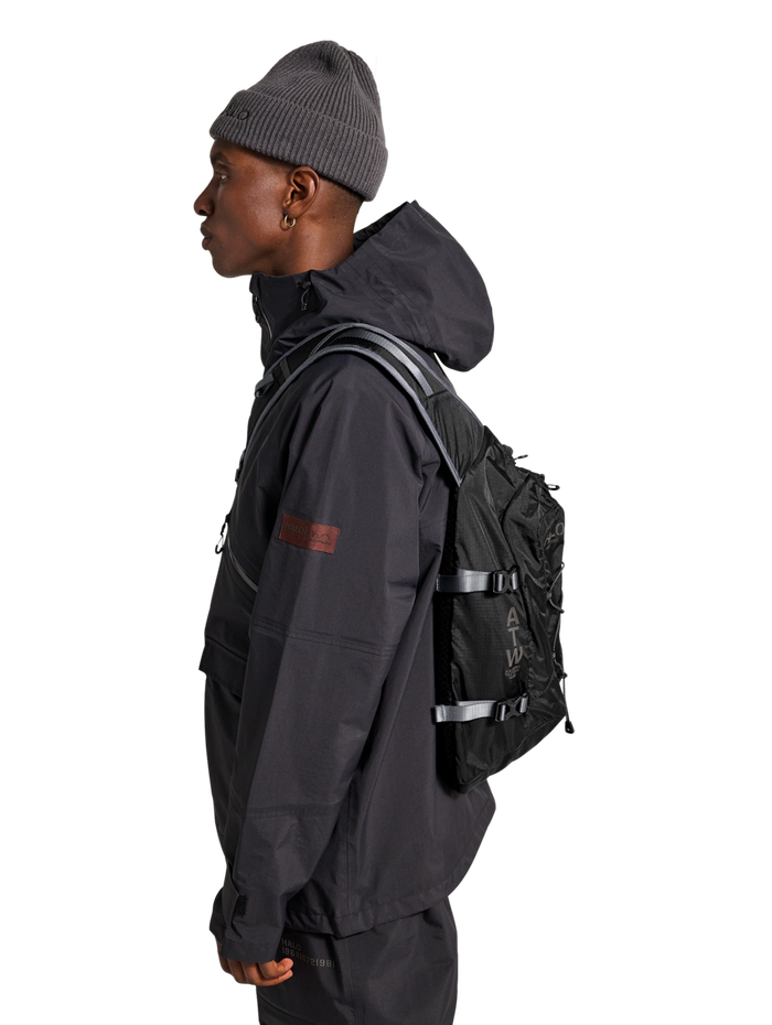 HALO UTILITY CROSSBODY BAG, BLACK, model