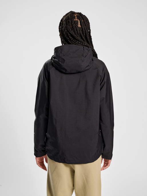 HALO SHELL JACKET, BLACK, model