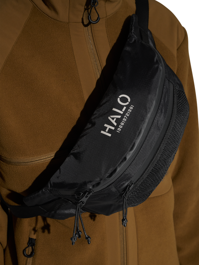 HALO CROSSBODY BAG, BLACK, model