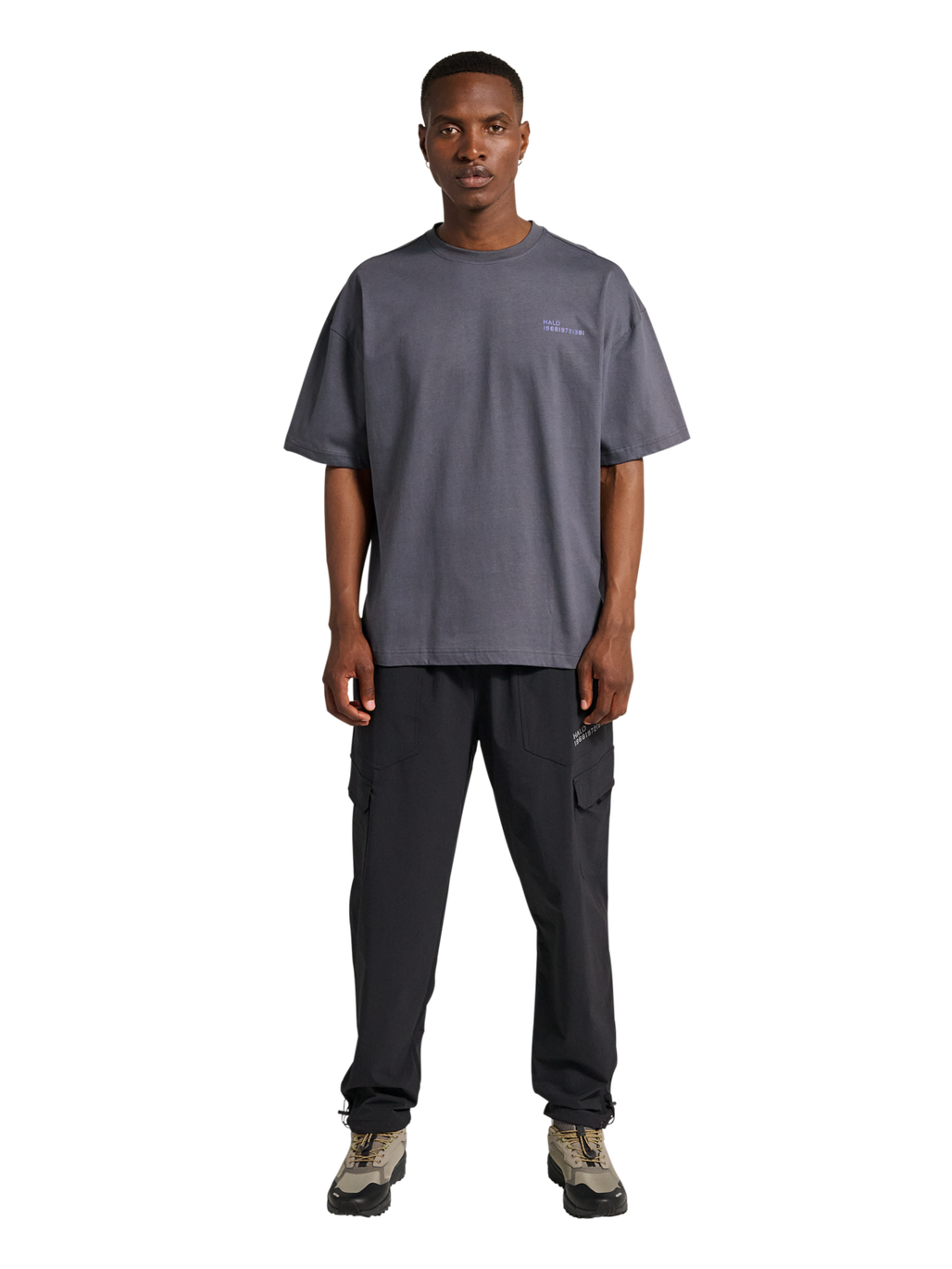 HALO GRAPHIC BOXY T-SHIRT, ASPHALT/NEON BLUE, model