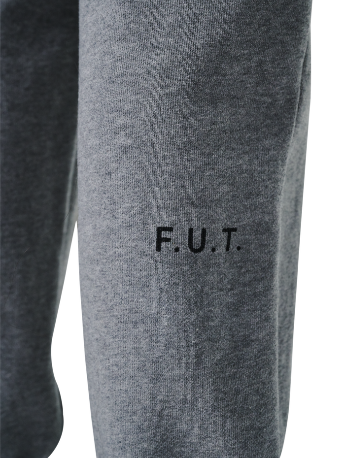 HALO ESSENTIAL SWEATPANTS, GREY MELANGE, model