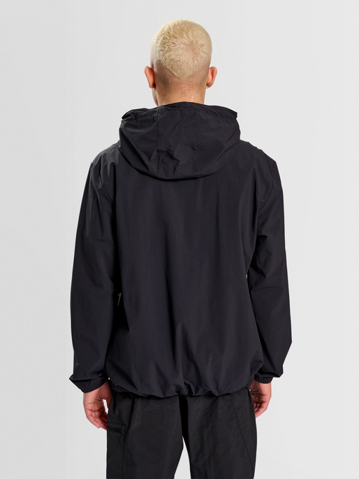 HALO TRAIL JACKET, BLACK, model