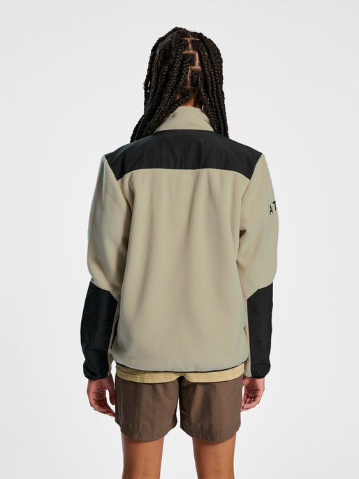 HALO BLOCKED ZIP FLEECE, GRAY GREEN, model