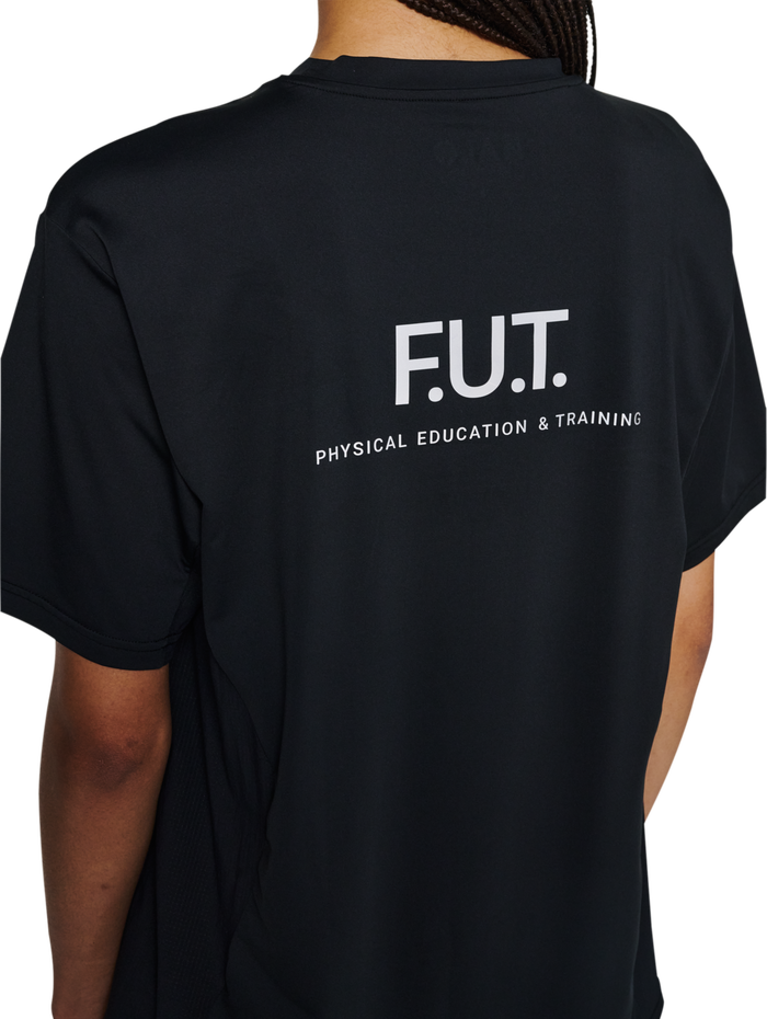HALO SCOUT SS T-SHIRT, BLACK, model