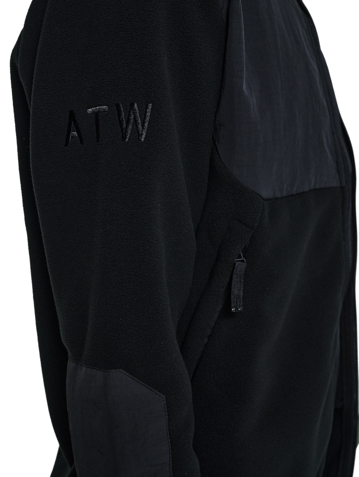 HALO BLOCKED ZIP FLEECE, BLACK, model