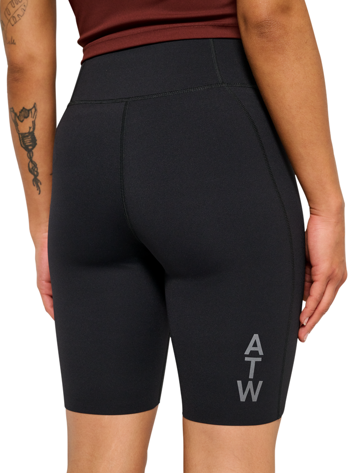HALO WOMEN TRAINING SPRINTERS, BLACK, model