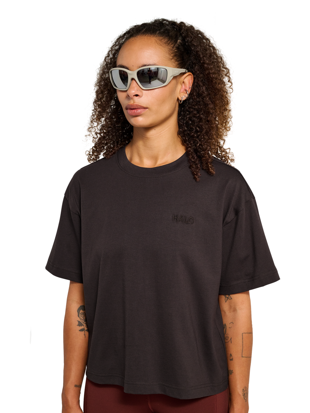 HALO WOMEN LOGO T-SHIRT, CHOCOLATE TORTE, model