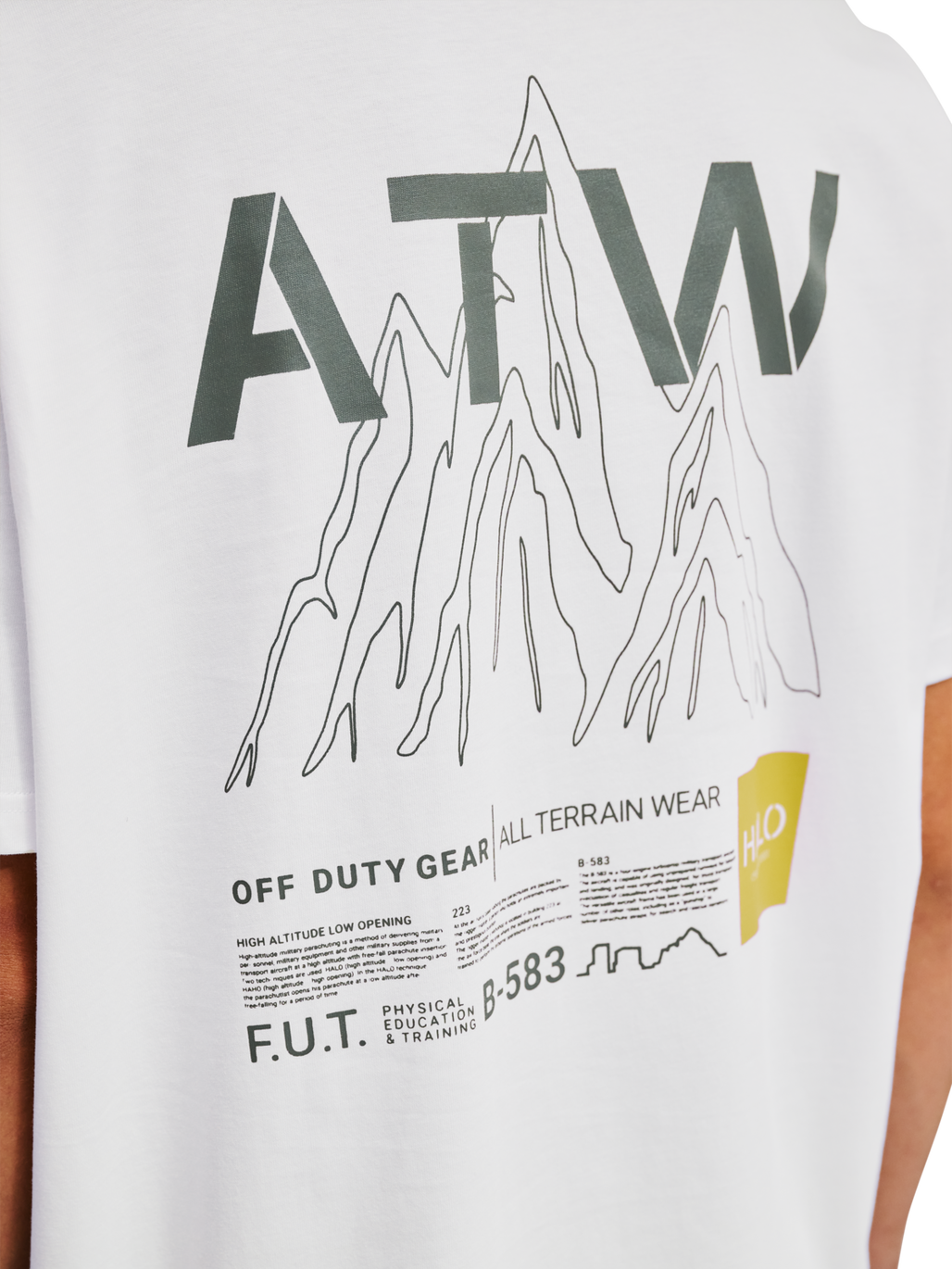 HALO GRAPHIC T-SHIRT 02, MARSHMALLOW, model