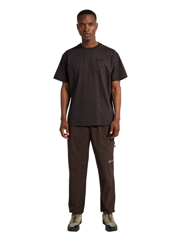 HALO LOGO T-SHIRT, CHOCOLATE TORTE, model