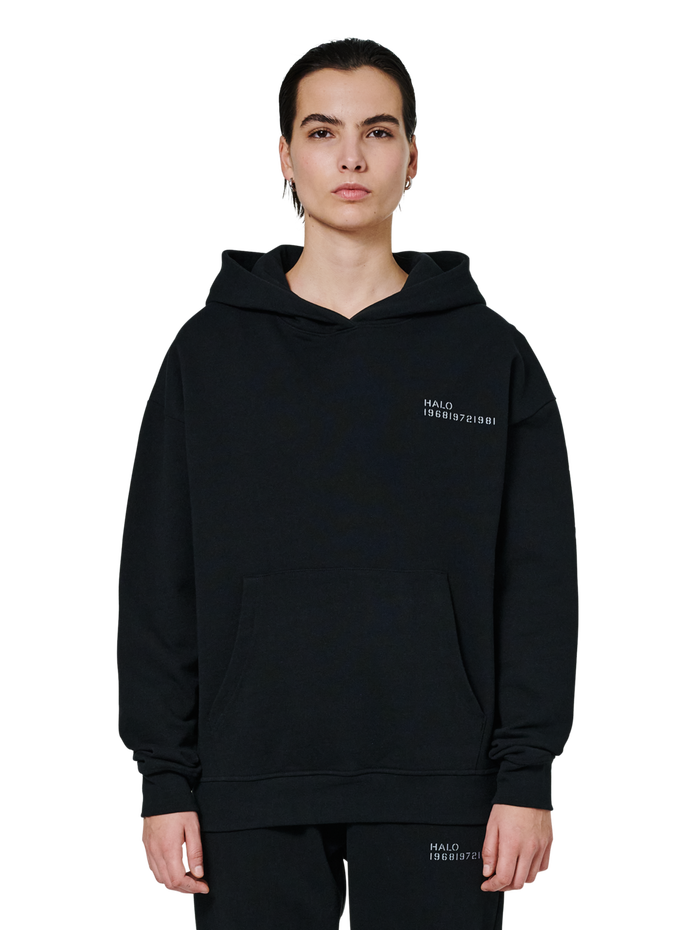 HALO ESSENTIAL HOODIE, BLACK, model