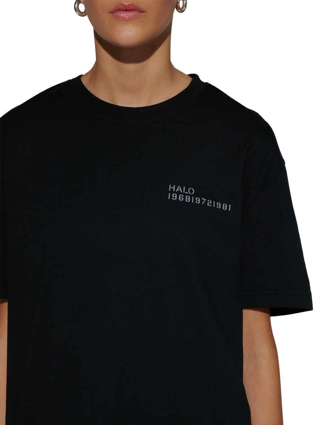 HALO ESSENTIAL T-SHIRT, BLACK, model