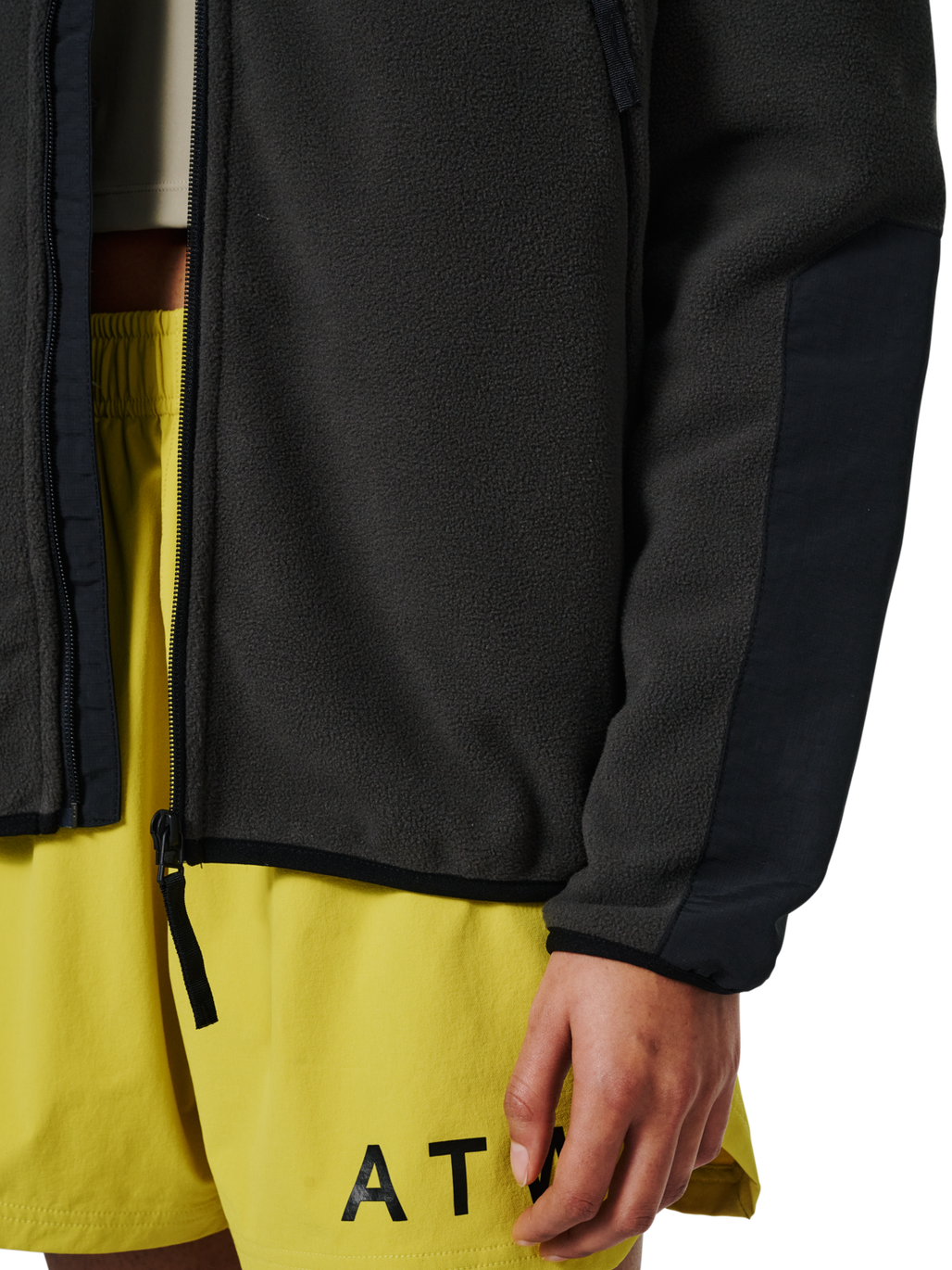 HALO BLOCKED ZIP FLEECE, RAVEN, model