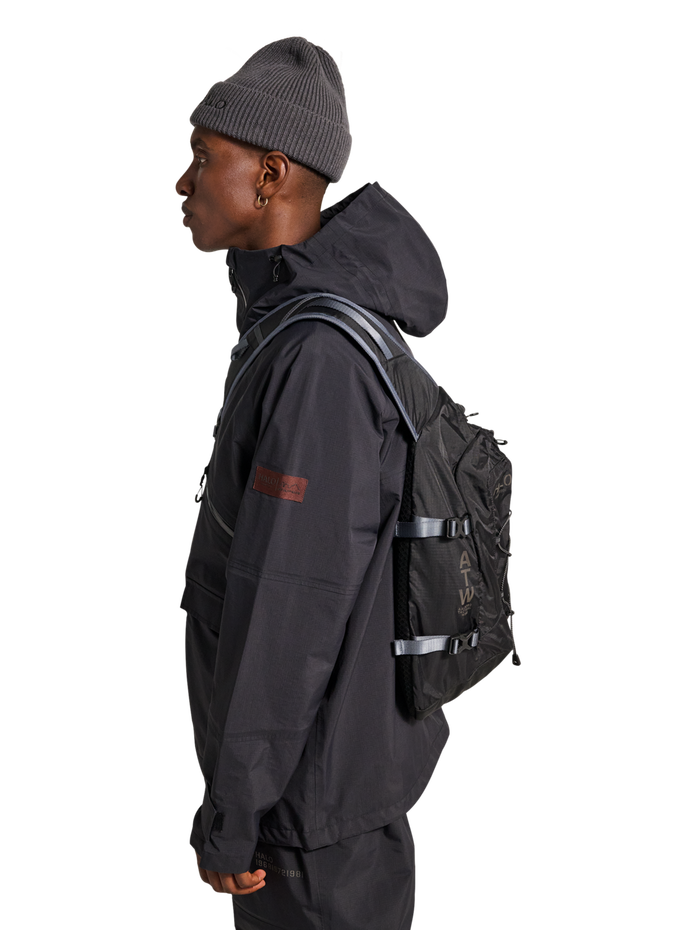 HALO UTILITY CROSSBODY BAG, BLACK, model