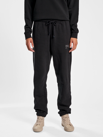 HALO COTTON SWEATPANTS, BLACK, model