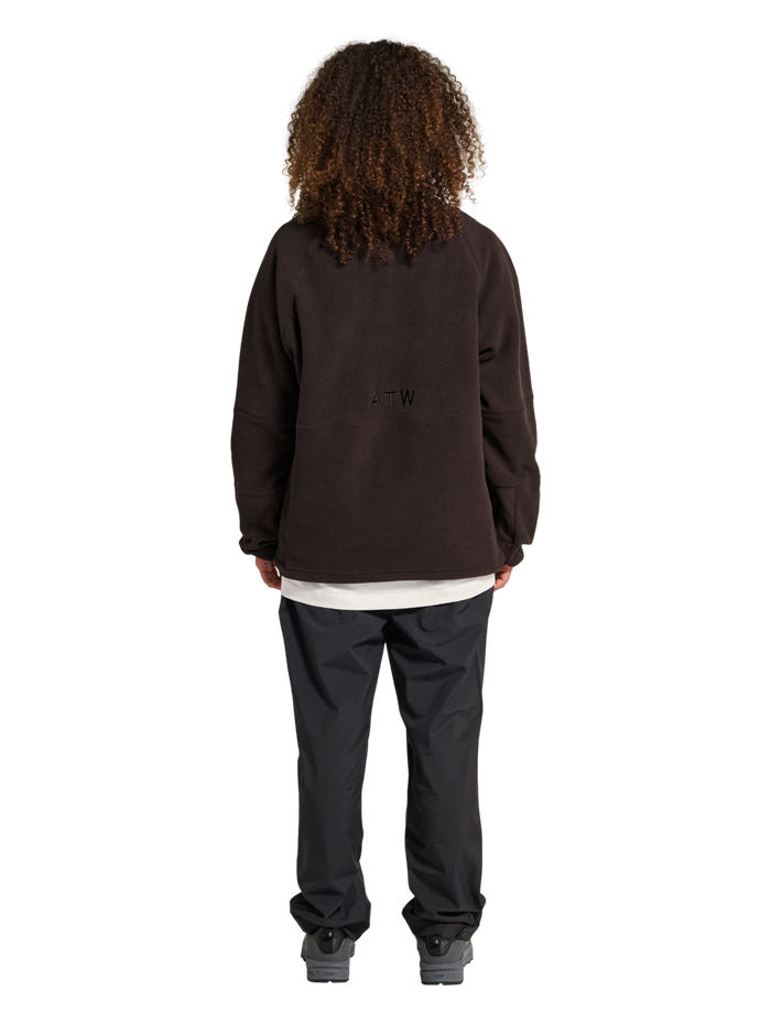 HALO TEDDYFLEECE PULLOVER, CHOCOLATE TORTE, model