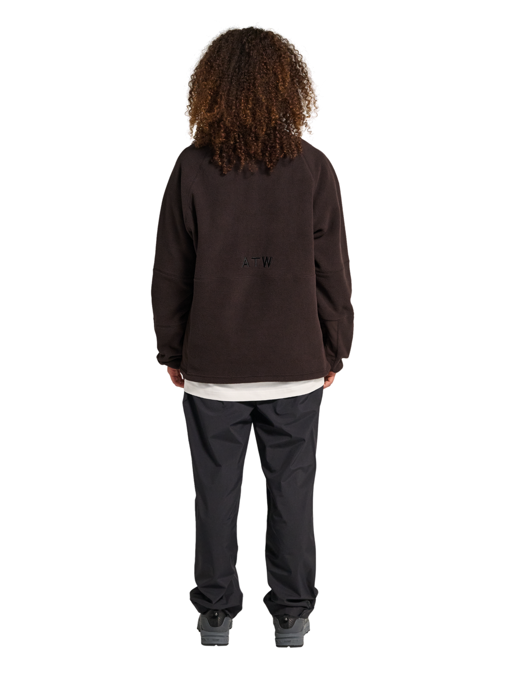 HALO TEDDYFLEECE PULLOVER, CHOCOLATE TORTE, model