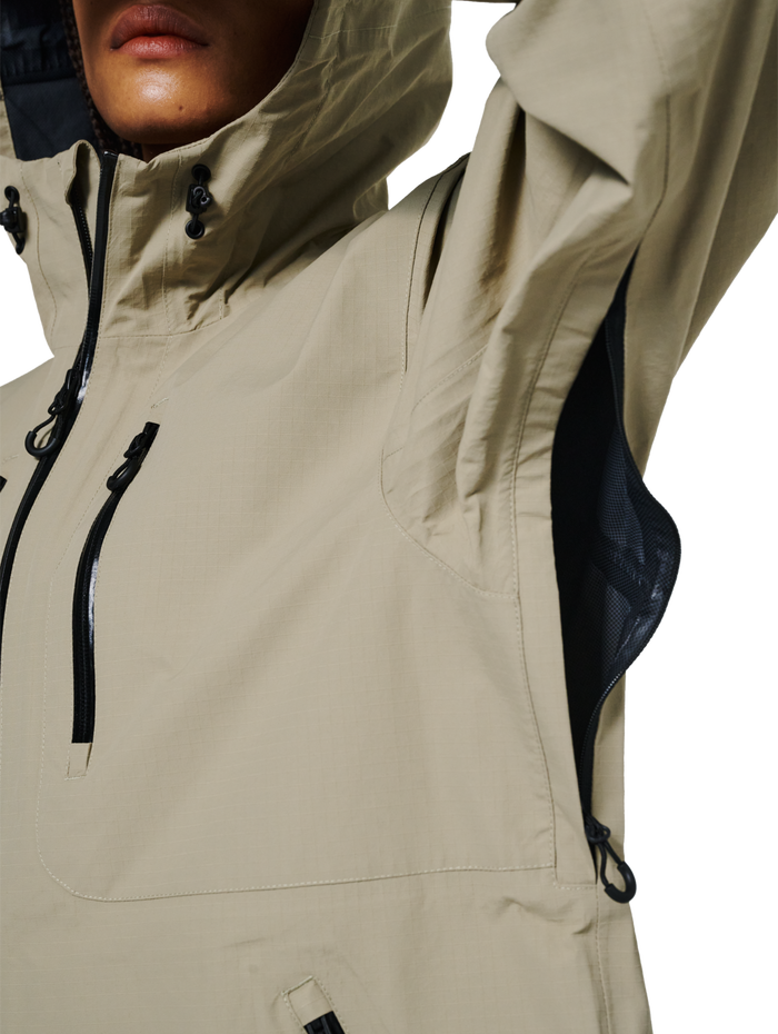 HALO ASSET JACKET, SENECA ROCK, model