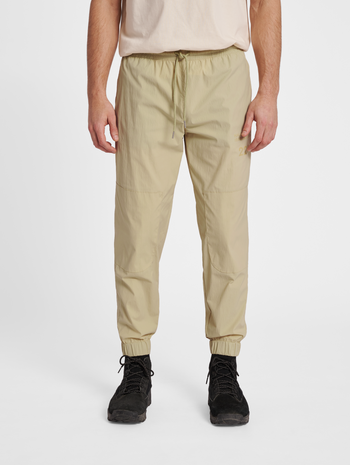 HALO FIELD PANT, PALE KHAKI, model